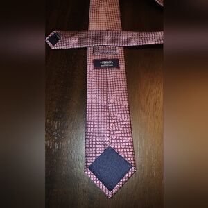 100% silk Charles Tyrwhitt maroon patterned tie.